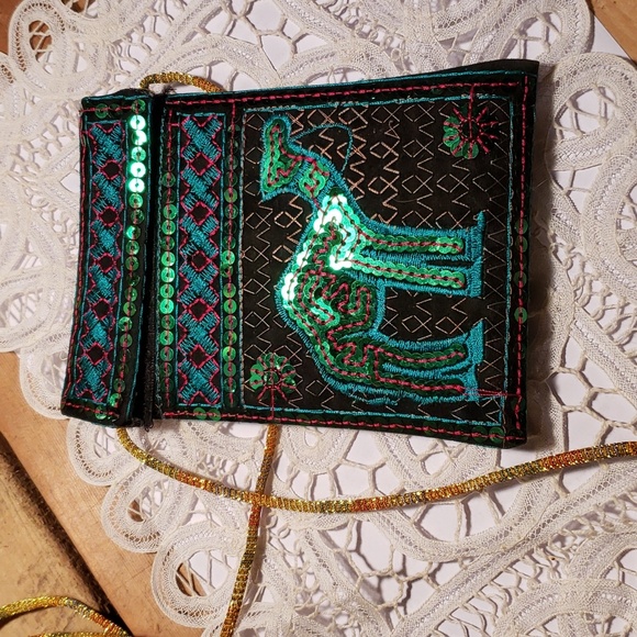 Middle Eastern sequined small purse - Picture 3 of 4